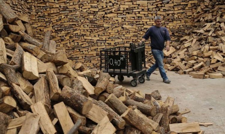 Τιμές «φωτιά» για σόμπες, καυσόξυλα και πέλετ Τιμές «φωτιά» για σόμπες, καυσόξυλα και πέλετ