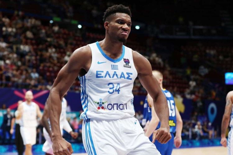 Eurobasket 2022 - Ελλάδα-Ουκρανία 99-79: Τανκ ο Αντετοκούνμπο, φώναξε "θα σας κερδίζω κι έτσι" με ρεκόρ καριέρας Eurobasket 2022 – Ελλάδα – Ουκρανία 99 79: Τανκ ο Αντετοκούνμπο, φώναξε “θα σας κερδίζω κι έτσι” με ρεκόρ καριέρας