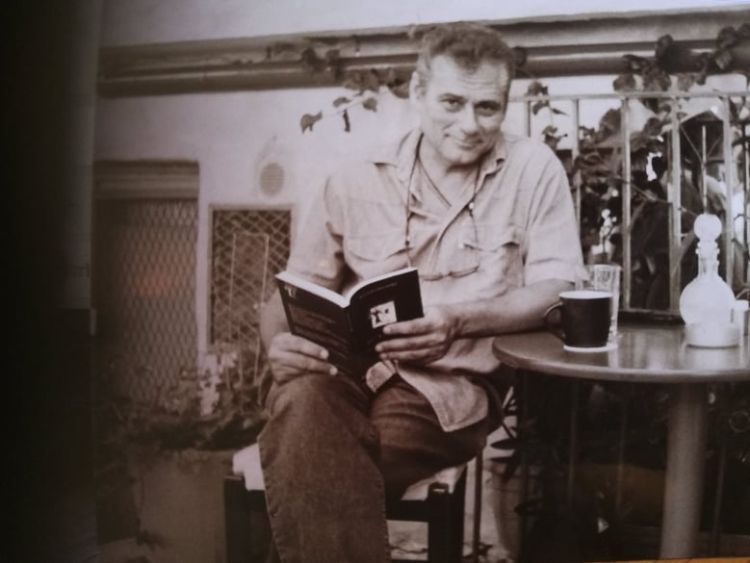 O Σταύρος Παρχαρίδης είναι  ένας  Πιεριέας καλλιτέχνης με καταγωγή  τη δική μας Καλλιθέα.