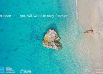 The Times: Η Ελλάδα «κέρδισε» τους Βρετανούς φέτος το καλοκαίρι Πιο δημοφιλής από την Ιταλία