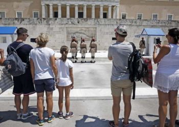 Uber: Ποιοι ελληνικοί προορισμοί ανταγωνίζονται Πύργο του Άιφελ και Μπάκιγχαμ