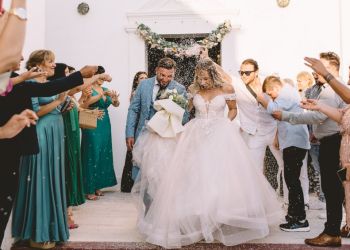 Αλέξανδρος Τσανικίδης – Έλενα Χατζηλιάδου: Οι γνωστοί αθλητές παντρεύτηκαν στη Σαντορίνη