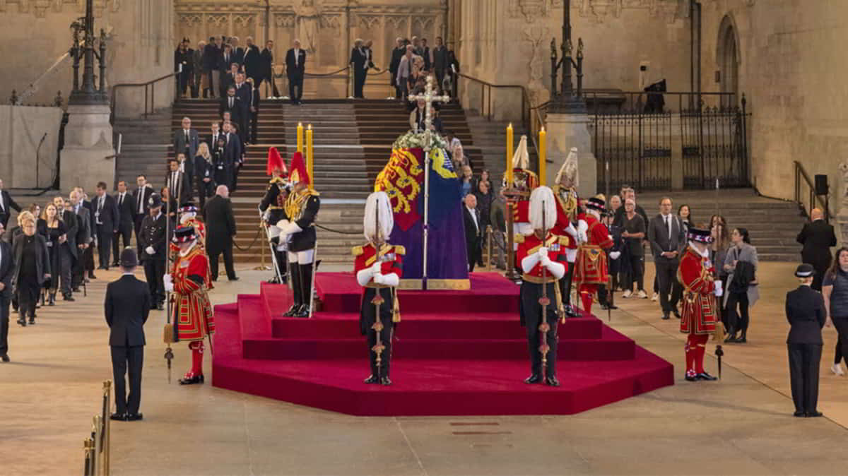 Βασίλισσα Ελισάβετ: Στο Λονδίνο Βασιλείς Και Αρχηγοί Κρατών – Η Κηδεία Θα Προβληθεί Σε 124 Σινεμά