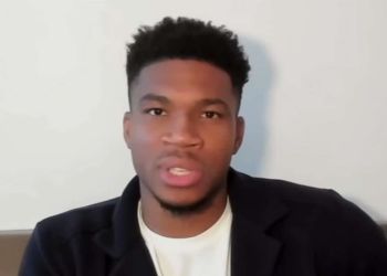 Γιάννης Αντετοκούνμπο: "Θα ήθελα να παίξω τα επόμενα 10 χρόνια στην Εθνική με τα αδέλφια μου" Γιάννης Αντετοκούνμπο: “Θα ήθελα να παίξω τα επόμενα 10 χρόνια στην Εθνική με τα αδέλφια μου”