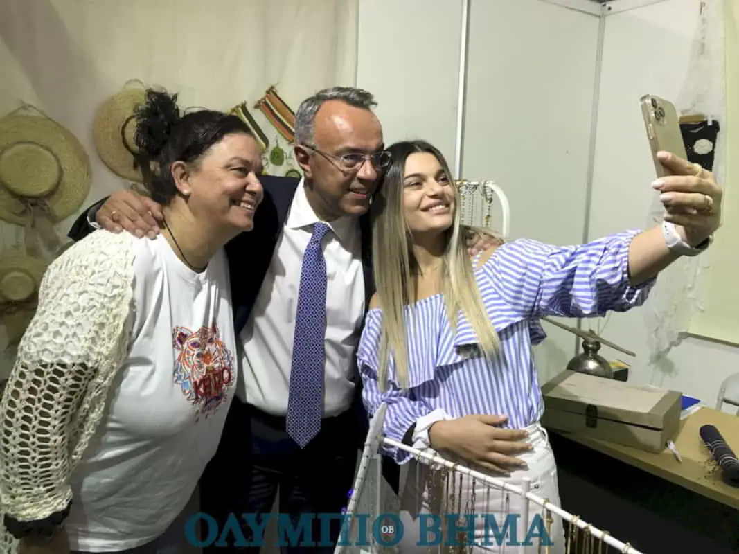 Δεν αρνήθηκε ένα γρήγορο «ματσάκι» ποδοσφαιράκι Δεν αρνήθηκε ένα γρήγορο «ματσάκι» ποδοσφαιράκι