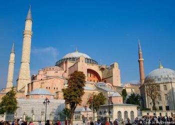 «Θρησκευτικό πανηγύρι» στην Αγία Σοφία