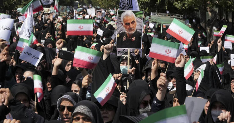 Ιράν: Προ Των Πυλών Ο Εμφύλιος – Όσο Σκληραίνει Το Καθεστώς, Τόσο Δυναμώνει Η Φωνή Για Την Κατάργηση Του Χιτζάμπ