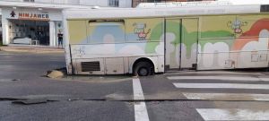 Κατερίνη: Λεωφορείο βούλιαξε στην 7ης Μεραρχίας λίγο πριν από τη γέφυρα του Πέλεκα