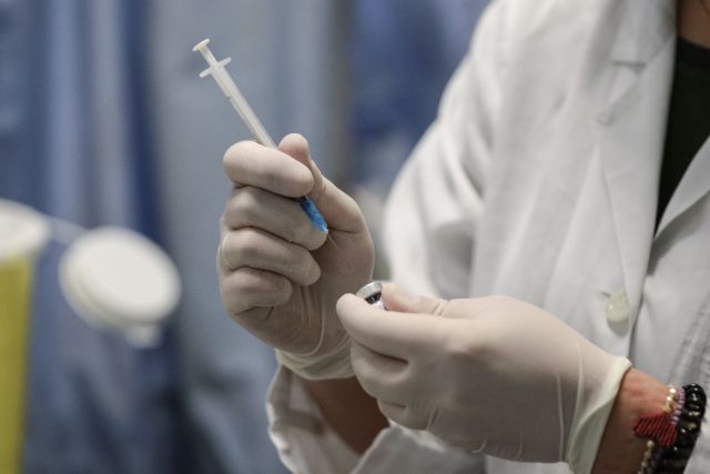 Κορονοϊός: Όλα όσα πρέπει να ξέρετε για τα επικαιροποιημένα εμβόλια