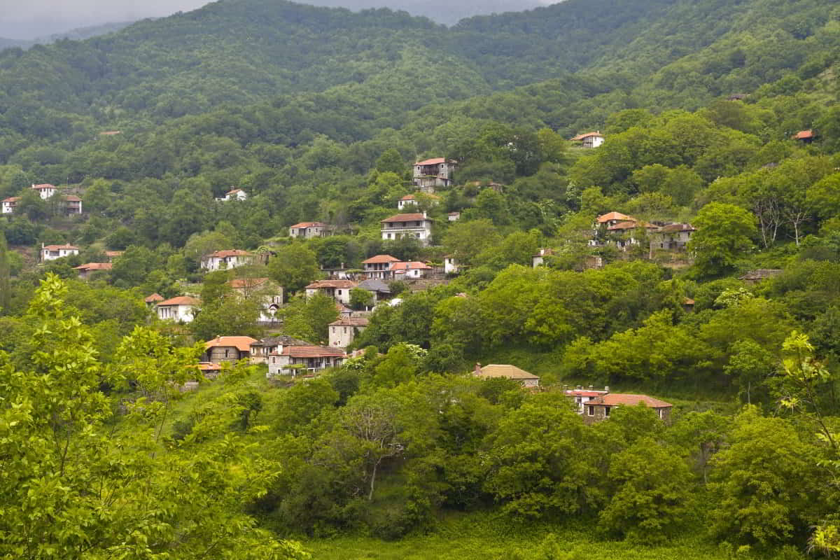 Μόρνα: Το «στοιχειωμένο» ορεινό χωριό στους πρόποδες του Ολύμπου. Οι φήμες που το ακολουθούν και η εγκατάλειψη