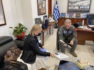 Ο οργανισμός «Ολύμπια Εν Δίω» τίμησε τον Αρχηγό ΑΤΑ Ο οργανισμός «Ολύμπια Εν Δίω» τίμησε τον Αρχηγό ΑΤΑ