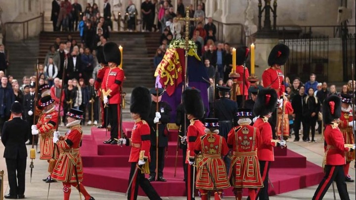 Σήμερα η κηδεία της βασίλισσας Ελισάβετ – Ποιοι θα παραβρεθούν