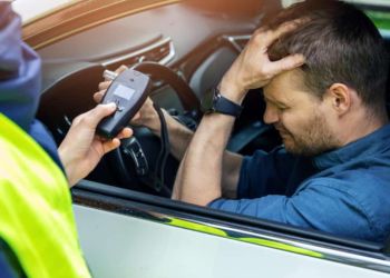 Τέλος η αφαίρεση πινακίδων και άδειας κυκλοφορίας - Έρχονται τα «πάνω-κάτω» στον νέο ΚΟΚ Τέλος η αφαίρεση πινακίδων και άδειας κυκλοφορίας – Έρχονται τα «πάνω κάτω» στον νέο ΚΟΚ