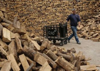 Τιμές «φωτιά» για σόμπες, καυσόξυλα και πέλετ Τιμές «φωτιά» για σόμπες, καυσόξυλα και πέλετ