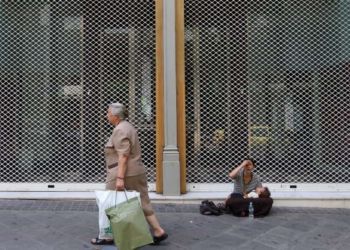 Υψηλός ο κίνδυνος φτώχειας για σχεδόν 3 εκατομμύρια πολίτες Υψηλός ο κίνδυνος φτώχειας για σχεδόν 3 εκατομμύρια πολίτες