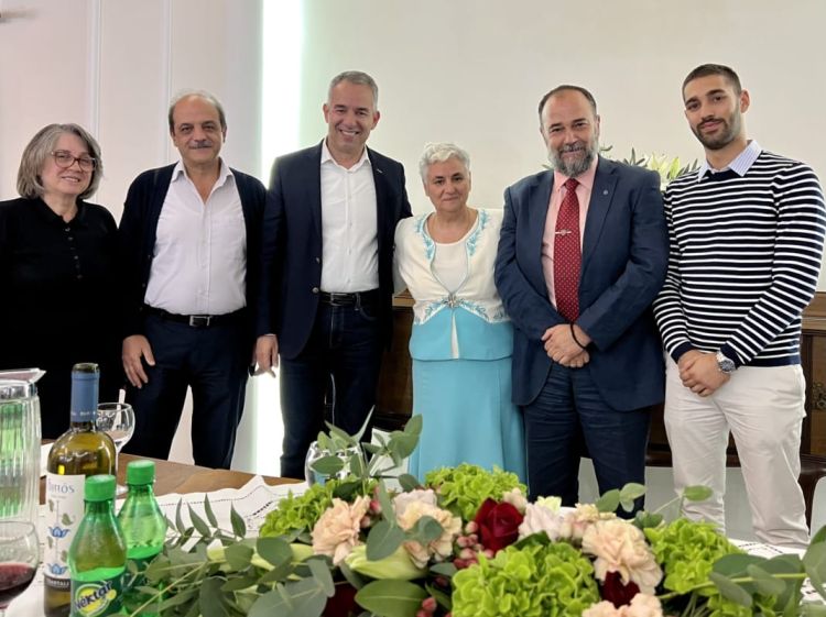 Αντιπροσωπεία της Εταιρείας Αλτσχάιμερ Κατερίνης - Εγκαίνια οικοτροφείου ασθενών που πάσχουν από Άνοια Αντιπροσωπεία της Εταιρείας Αλτσχάιμερ Κατερίνης – Εγκαίνια οικοτροφείου ασθενών που πάσχουν από Άνοια