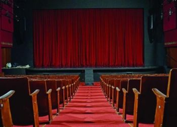 Από σήμερα οι αιτήσεις για τις επιταγές θεάτρου της ΔΥΠΑ