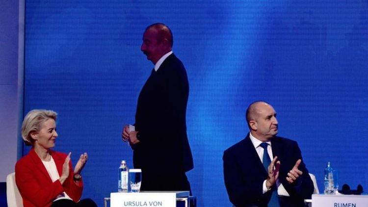 Η ΕΕ παραβλέπει τους κινδύνους μιας ενεργειακής συμφωνίας με το Αζερμπαϊτζάν