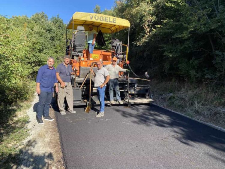 Δήμος Κατερίνης – Ασφαλτόστρωση αγροτικών οδών σε Ελατοχώρι και Κορινό