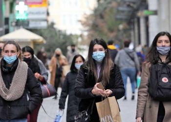 ΕΜΑ: Έρχεται νέο κύμα Covid στην Ευρώπη – Γιατί ανησυχούν οι νέες υποπαραλλαγές που εντοπίστηκαν και στην Ελλάδα