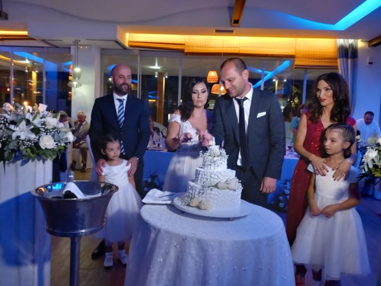 Η Αθηνά και ο Γιώργος στα δεσμά του γάμου Η Αθηνά και ο Γιώργος στα δεσμά του γάμου