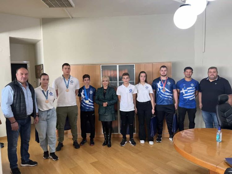 Η Ελληνική Ομοσπονδία Πάλης και οι «Ολύμπιοι Κατερίνης» τίμησαν την Αντιπεριφερειάρχη Πιερίας