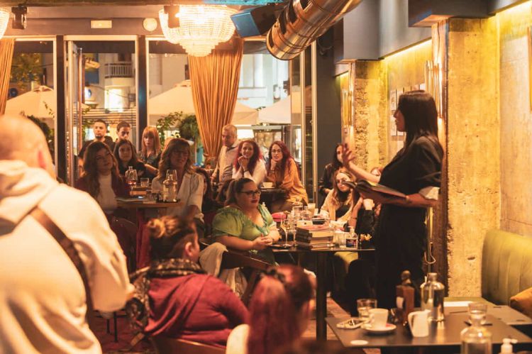 Η Ρενέ Στυλιαρά και ο «Έρωτας εξ’ αμελείας» - Παρουσίαση του νέου της βιβλίου στην Κατερίνη Η Ρενέ Στυλιαρά και ο «Έρωτας εξ’ αμελείας» – Παρουσίαση του νέου της βιβλίου στην Κατερίνη