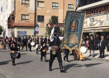 Η μαθητική παρέλαση της Κατερίνης για την 28η Οκτωβρίου σε εικόνες και βίντεο