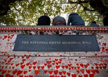 Η πανδημία τελειώνει, οι πληγές παραμένουν, η ανθρωπότητα αιμορραγεί