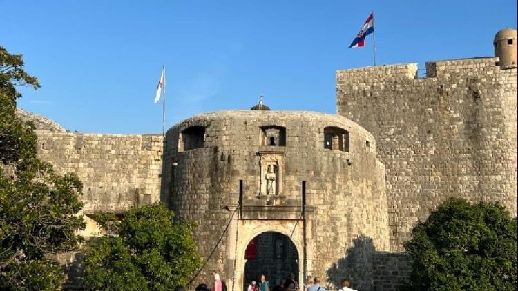 Κάντο όπως το Ντουμπρόβνικ... Πως το «μαργαριτάρι της Αδριατικής» κυνηγά το «στοίχημα» για το βιώσιμο τουρισμό Κάντο όπως το Ντουμπρόβνικ… Πως το «μαργαριτάρι της Αδριατικής» κυνηγά το «στοίχημα» για το βιώσιμο τουρισμό