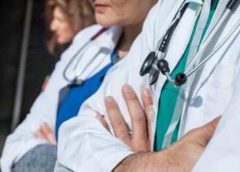 Κίνητρα για την επιστροφή 20.000 Ελλήνων γιατρών που εργάζονται στο εξωτερικό