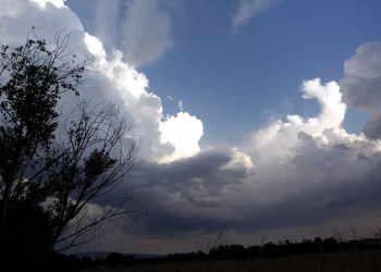 Καιρός: Για την Παρασκευή, σχεδόν αίθριος με αυξημένες νεφώσεις και λίγες τοπικές βροχές