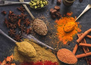 Κανέλα: Το μπαχαρικό με τη γλυκιά γεύση που μειώνει το σάκχαρο και ενεργοποιεί το μεταβολισμό