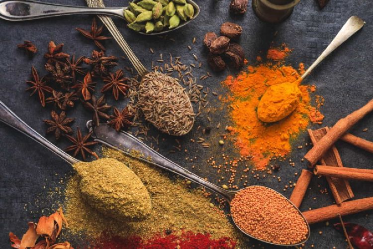 Κανέλα: Το μπαχαρικό με τη γλυκιά γεύση που μειώνει το σάκχαρο και ενεργοποιεί το μεταβολισμό