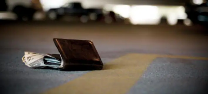 Κατερίνη: Έκλεψε πορτοφόλι με κάρτες και έκανε αγορές! Κατερίνη: Έκλεψε πορτοφόλι με κάρτες και έκανε αγορές!