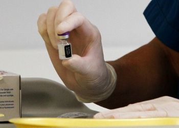 Ξεκινούν οι πρώτοι εμβολιασμοί με τα επικαιροποιημένα εμβόλια