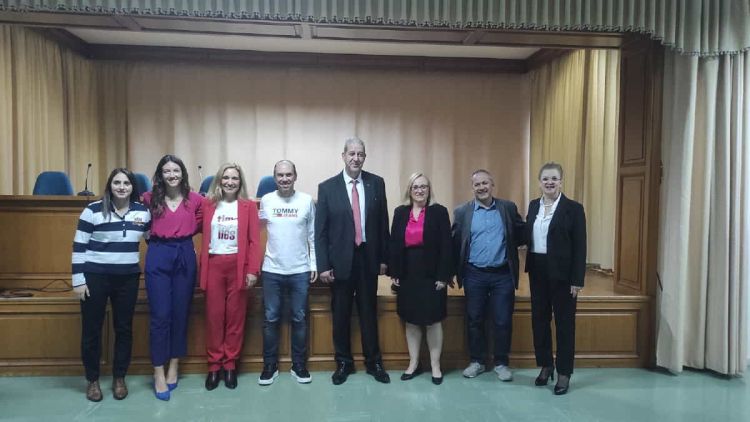 Οι Φυσικοθεραπευτές ευχαριστούν Οι Φυσικοθεραπευτές ευχαριστούν