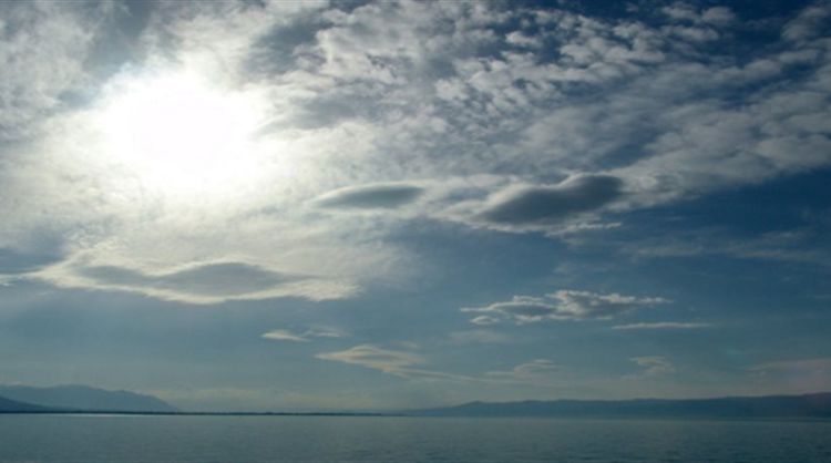 Ο Καιρός Σήμερα: Αίθριος με αραιές νεφώσεις και κατά τόπους πυκνότερες Ο Καιρός Σήμερα: Αίθριος με αραιές νεφώσεις κατά τόπους πυκνότερες