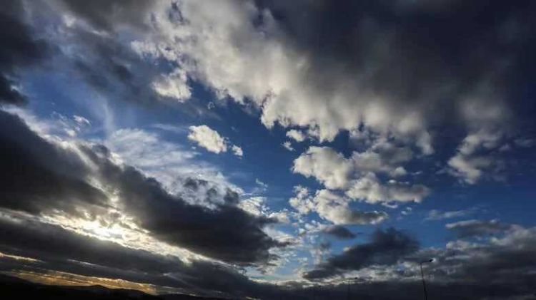 Ο Καιρός Σήμερα: Αυξημένες νεφώσεις με τοπικές βροχές, που βαθμιαία από το απόγευμα θα ενταθούν Ο Καιρός Σήμερα: Αυξημένες νεφώσεις με τοπικές βροχές, που βαθμιαία από το απόγευμα θα ενταθούν