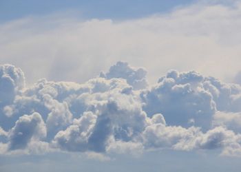 Ο Καιρός Σήμερα: Λίγες νεφώσεις, παροδικά αυξημένες, με πιθανές τοπικές βροχές