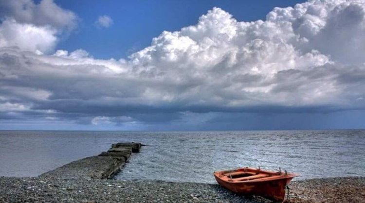 Ο Καιρός Σήμερα: Λίγες νεφώσεις παροδικά αυξημένες με τοπικές βροχές