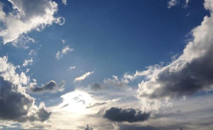 Ο Καιρός: Γενικά αίθριος με λίγες πρόσκαιρες νεφώσεις Ο Καιρός αύριο: Γενικά αίθριος με λίγες πρόσκαιρες νεφώσεις