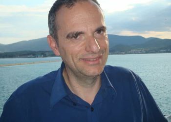 Ο συγγραφέας Κώστας Μάγος συνομιλεί με τον Ίκαρο Ποντίκαρο και τη Ρίνα Ποντικαρίνα, δυο βιβλιόφιλα ποντικάκια.