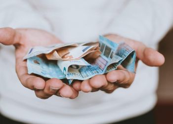 Ρύθμιση χρεών, επιδόματα και κίνητρα για απασχόληση προβλέπει το μίνι ασφαλιστικό