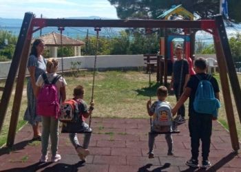 Σε μια εποχή κρίσεων προτεραιότητα για τους γονείς η διασφάλιση των βασικών αναγκών των παιδιών τους