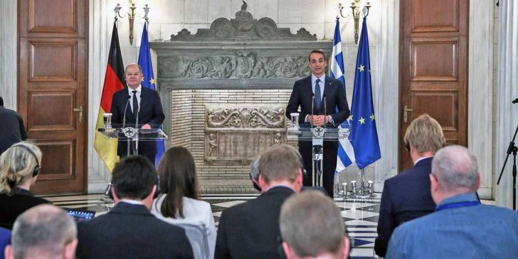 Σολτς σε Μητσοτάκη: Εφτασα σε μία νέα Ελλάδα – Οι οικονομικές συνθήκες είναι εξαιρετικές