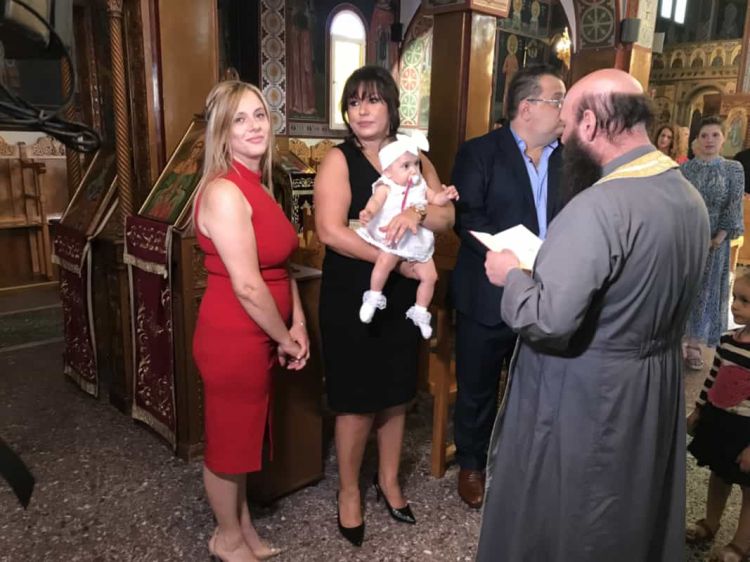 Στην Παραλία Κατερίνης η βάφτιση της μικρής Ελένης Στην Παραλία Κατερίνης η βάφτιση της μικρής Ελένης