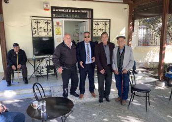 O Aργύριος Καμπίσιος έδωσε επιταγή στο ΚΑΠΗ Β