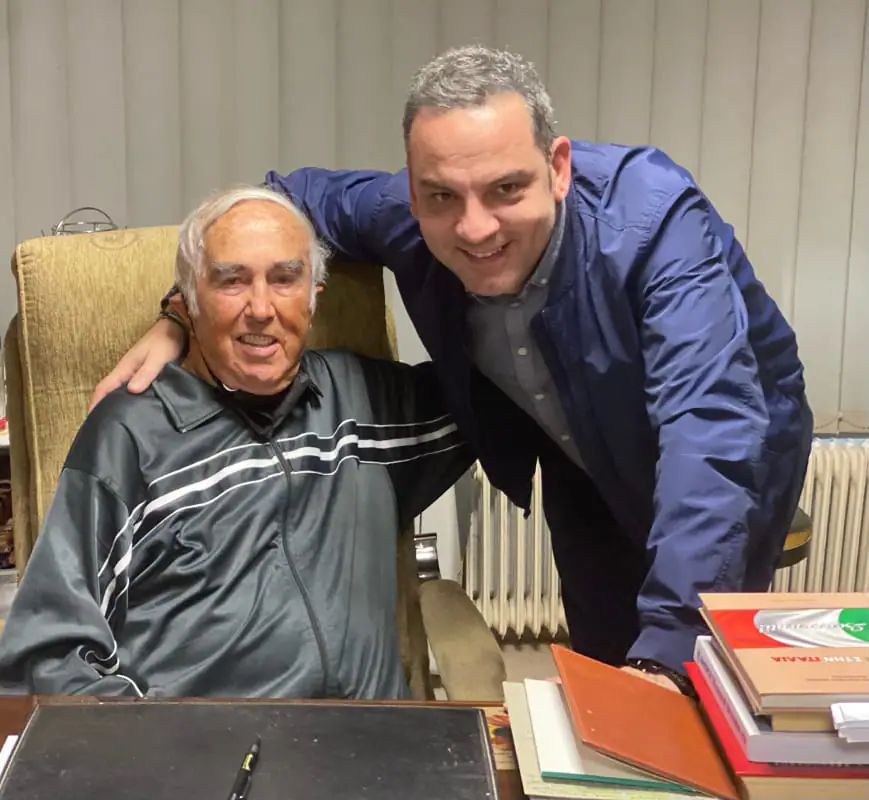 O πρώην Δήμαρχος Κατερίνης Μενέλαος Τερζόπουλος στο πλευρό του Νίκου Τσακιρίδη. O πρώην Δήμαρχος Κατερίνης Μενέλαος Τερζόπουλος στο πλευρό του Νίκου Τσακιρίδη.