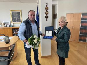 Η Ελληνική Ομοσπονδία Πάλης και οι «Ολύμπιοι Κατερίνης» τίμησαν την Αντιπεριφερειάρχη Πιερίας